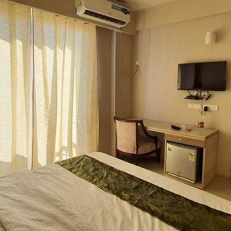 Hotel Omaxe Govind Dham Vrindāvan Buitenkant foto